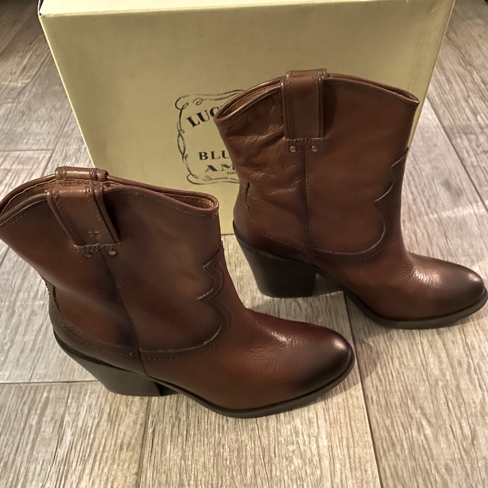 Fashionable western cowboy booties!